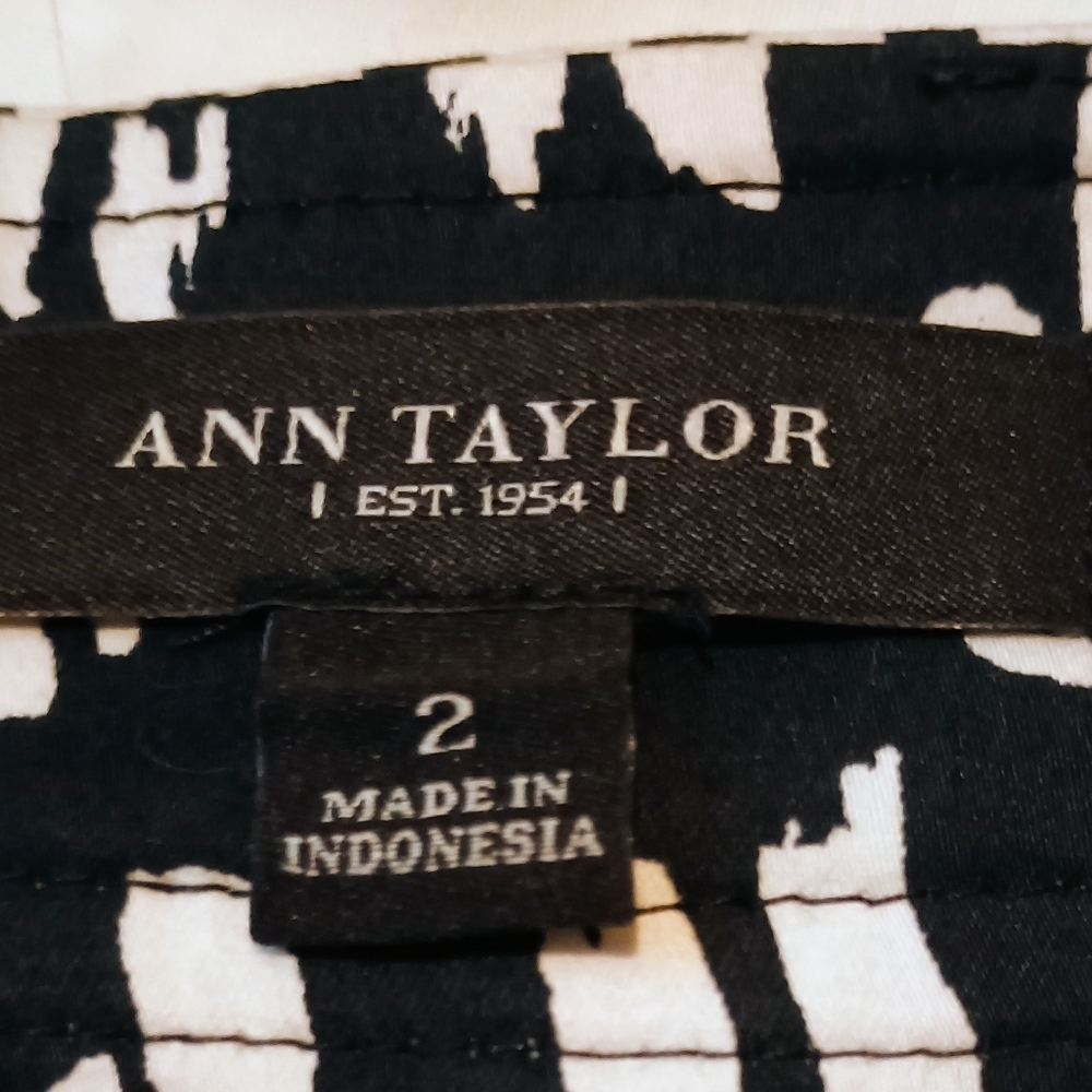 Ann Taylor Lightweight Lined Black White Pencil Skirt Back Zipper Women's Size 2 - Picture 8 of 9